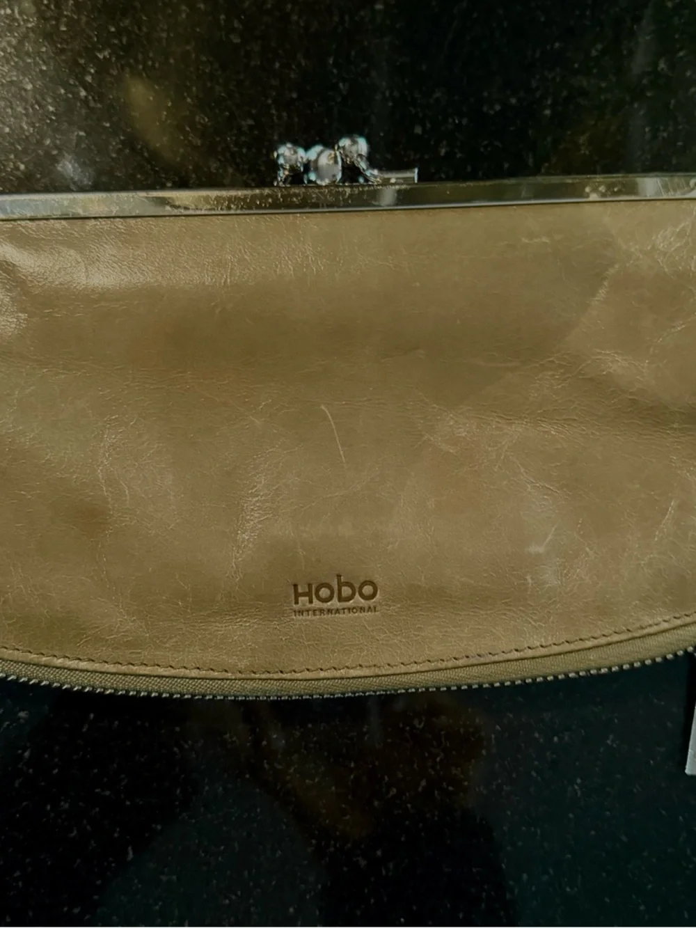 HOBO Millie Clutch in green/gray - Picture 2 of 8